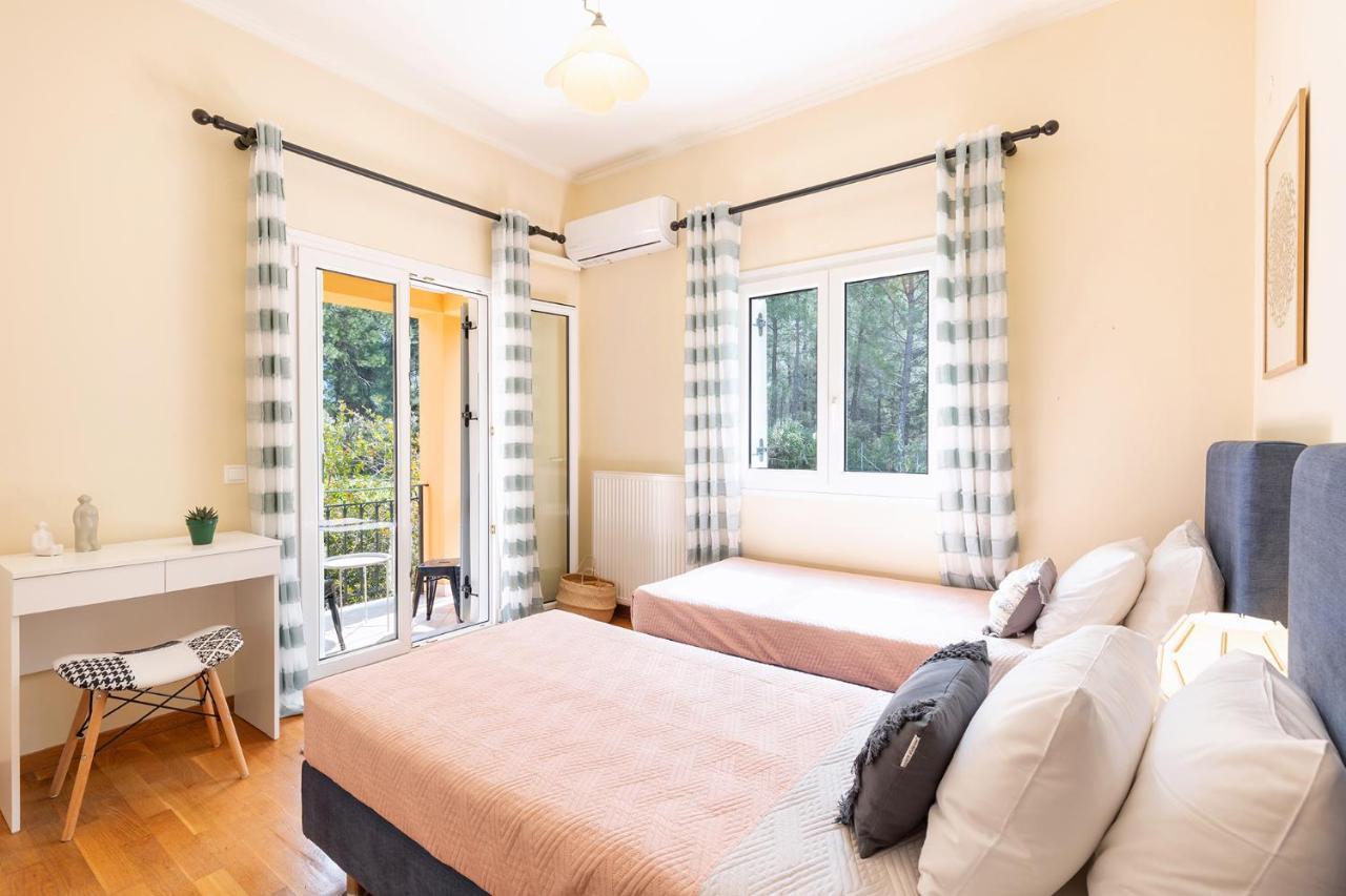 Spyrelia Villa With Private Pool & Outdoor Hot Tub Δασιά Εξωτερικό φωτογραφία