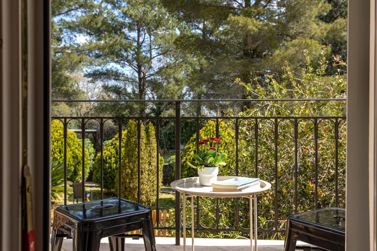 Spyrelia Villa With Private Pool & Outdoor Hot Tub Δασιά Εξωτερικό φωτογραφία