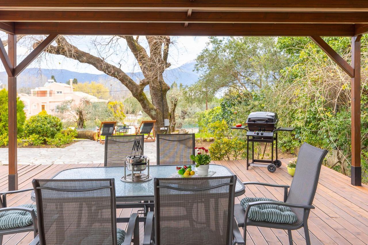 Spyrelia Villa With Private Pool & Outdoor Hot Tub Δασιά Εξωτερικό φωτογραφία