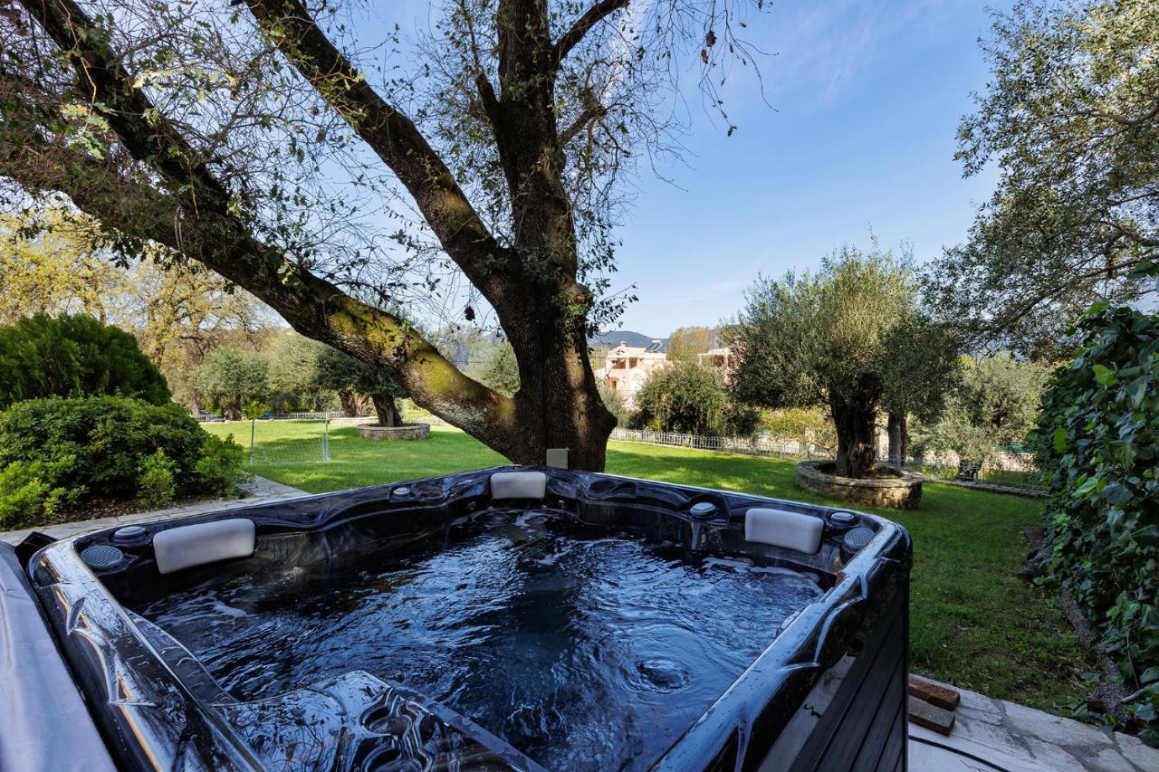 Spyrelia Villa With Private Pool & Outdoor Hot Tub Δασιά Εξωτερικό φωτογραφία