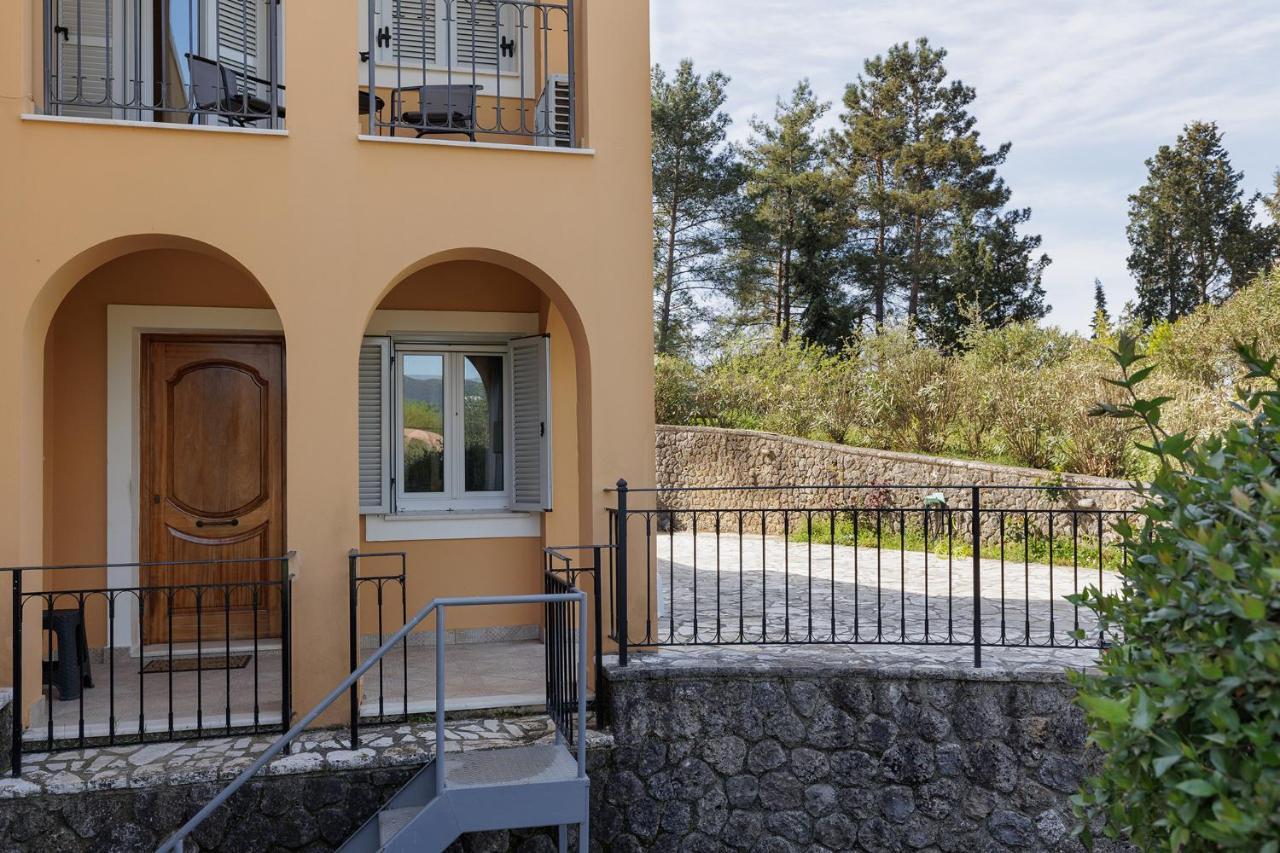 Spyrelia Villa With Private Pool & Outdoor Hot Tub Δασιά Εξωτερικό φωτογραφία